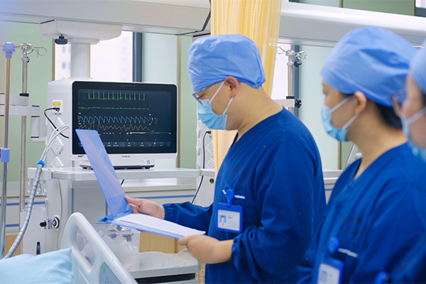 ICU医护查房