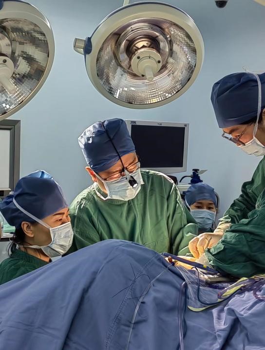 专家手术.jpg